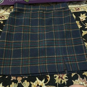 Plaid skirt w/ slit!
